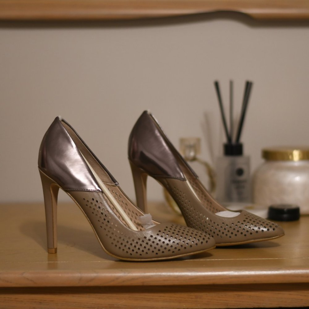 NWT French connection hazelnut heel